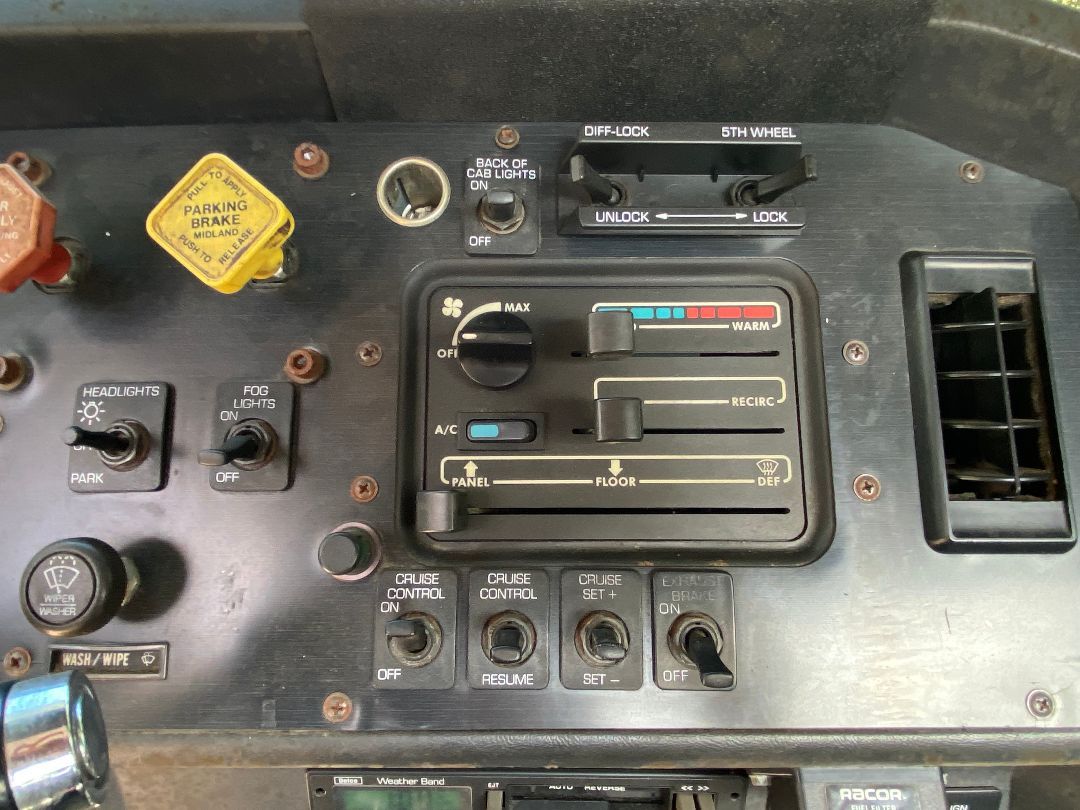 2000 VOLVO ACL - Image 25